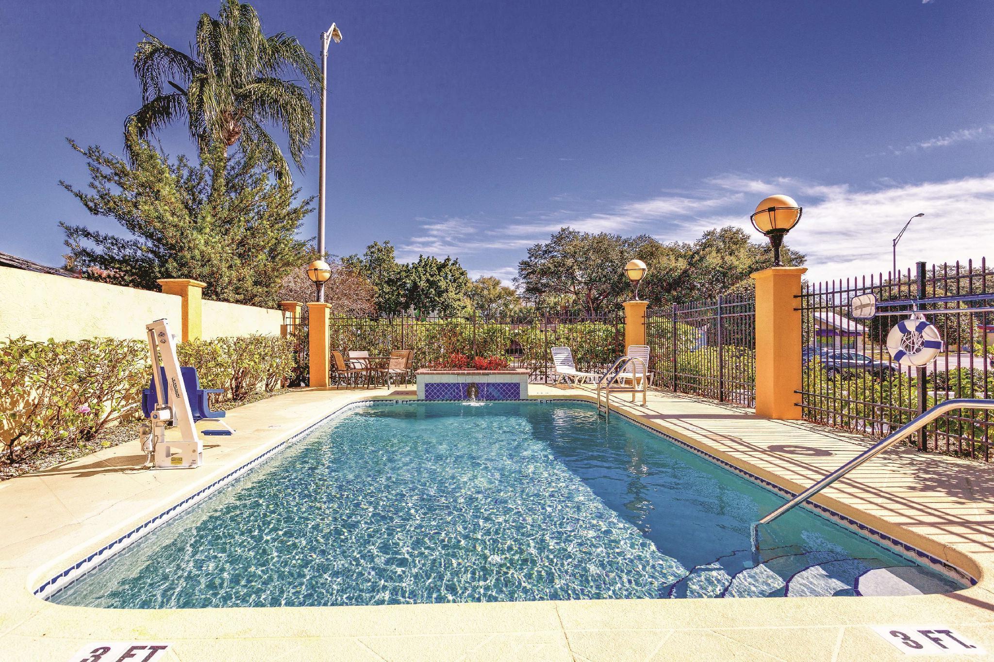 La Quinta By Wyndham St. Petersburg Northeast *Newly Renovated Hotel Kültér fotó