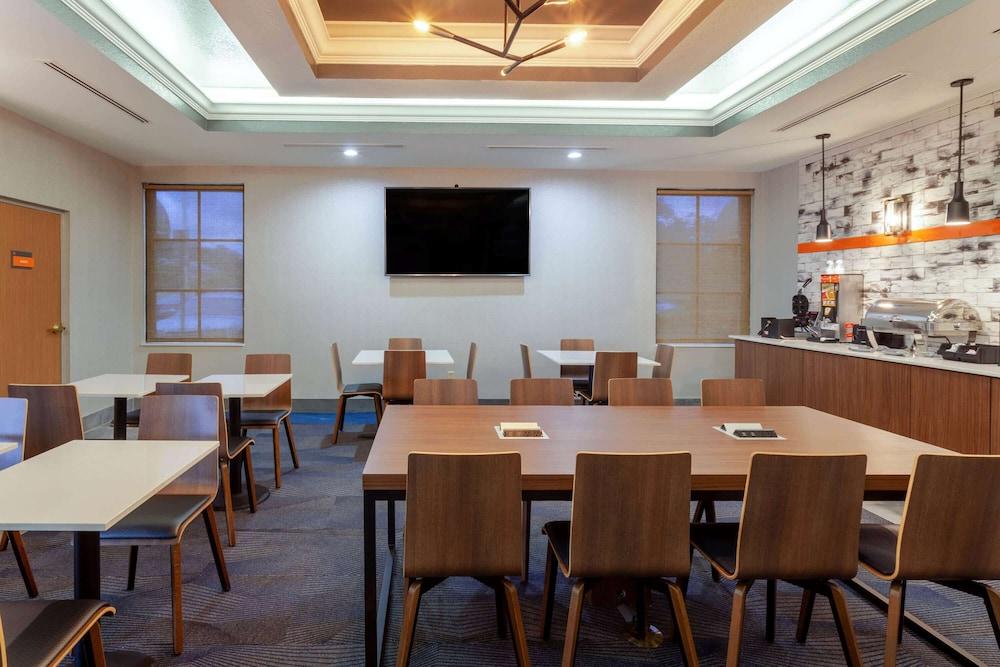 La Quinta By Wyndham St. Petersburg Northeast *Newly Renovated Hotel Kültér fotó