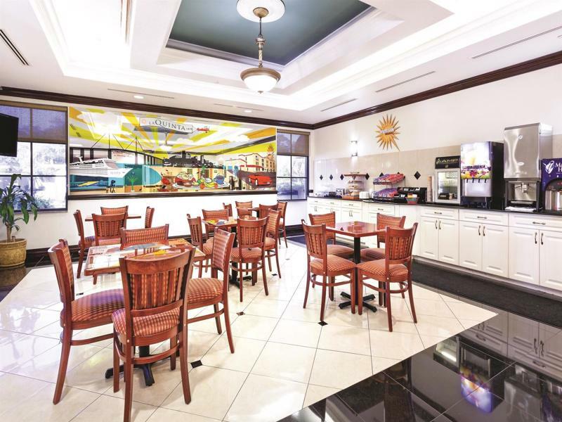 La Quinta By Wyndham St. Petersburg Northeast *Newly Renovated Hotel Kültér fotó