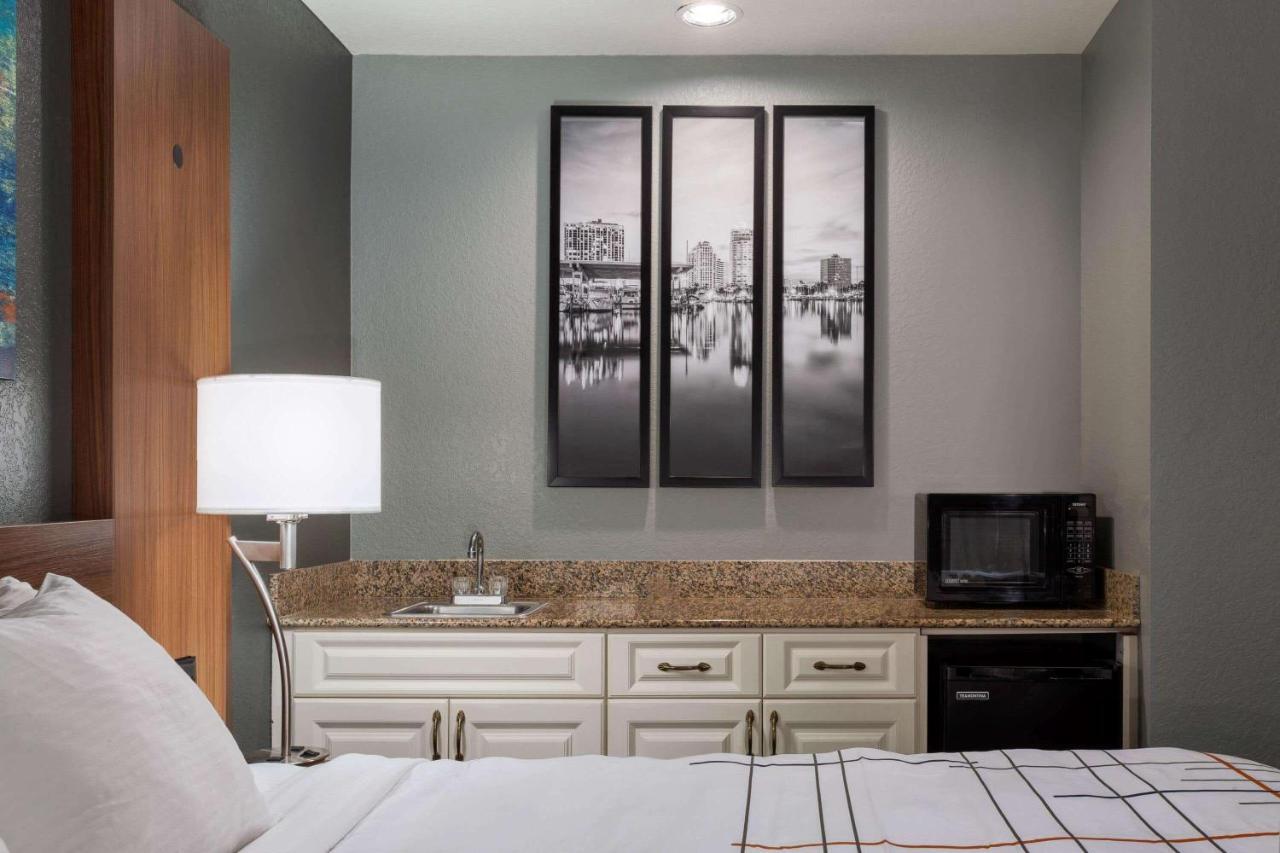 La Quinta By Wyndham St. Petersburg Northeast *Newly Renovated Hotel Kültér fotó